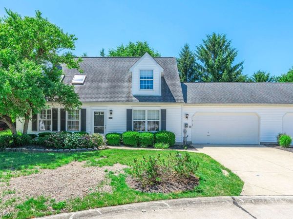 24519 Meadow Lane, Unit 37, Olmsted Falls, OH 44138