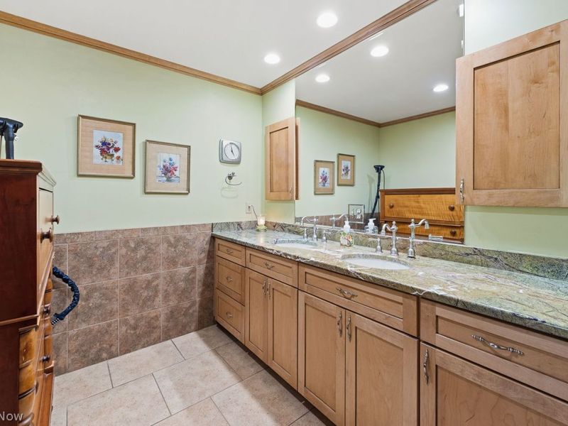 2425 Daffodil Street NE, Canton, OH 44705 Photo 23