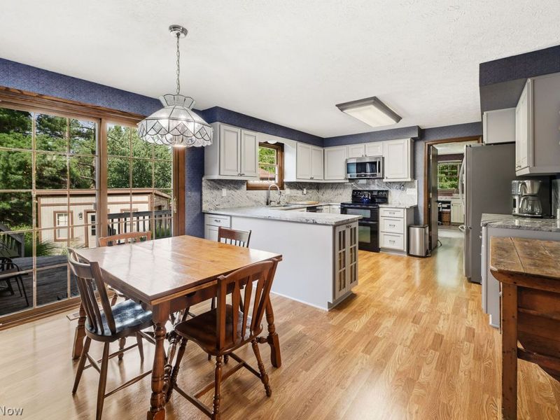 2425 Daffodil Street NE, Canton, OH 44705 Photo 8