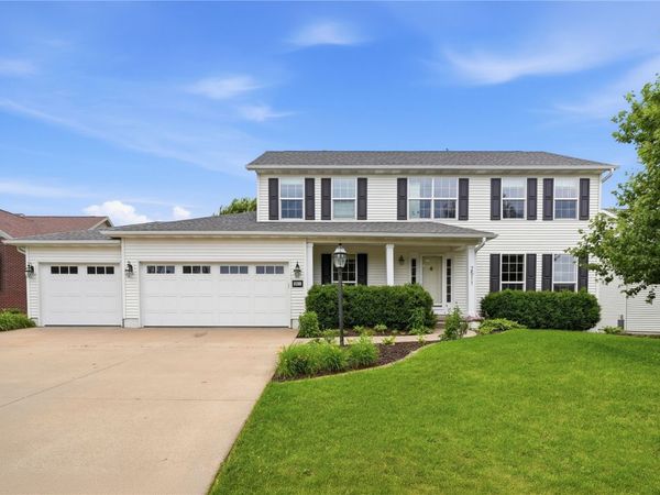 2511 Grey Wolf , Hiawatha, IA 52411