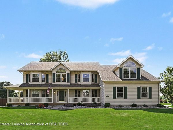 1113 Hawks Ridge, Grand Ledge, MI 48837