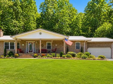 5318 Kentucky 1304 , Hinkle, KY 40953