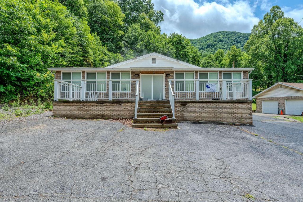 9598 Highway 119 N , Jenkins, KY 41537