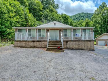 9598 Highway 119 N , Jenkins, KY 41537