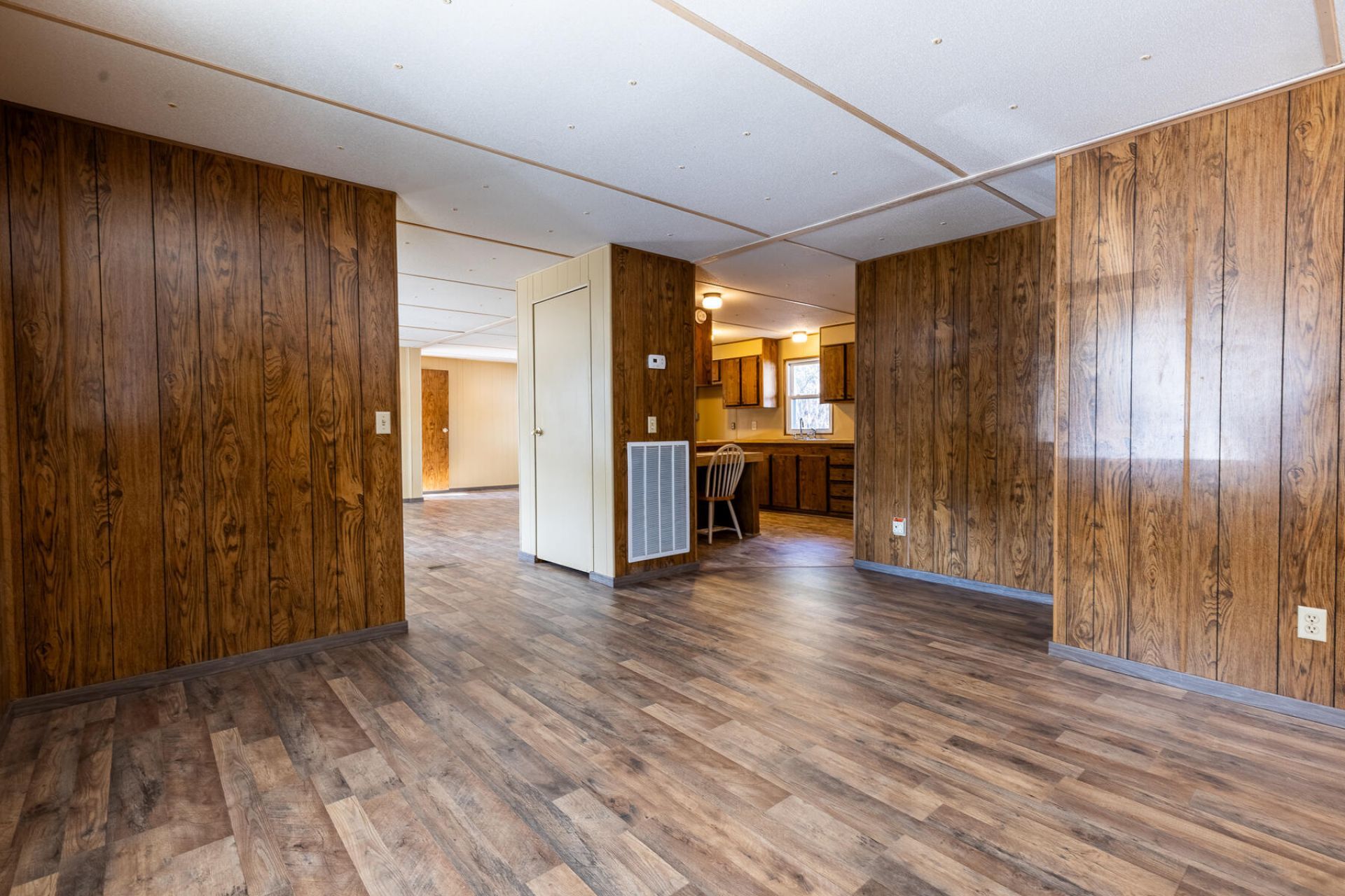 1748 Highway 402 Photo 14