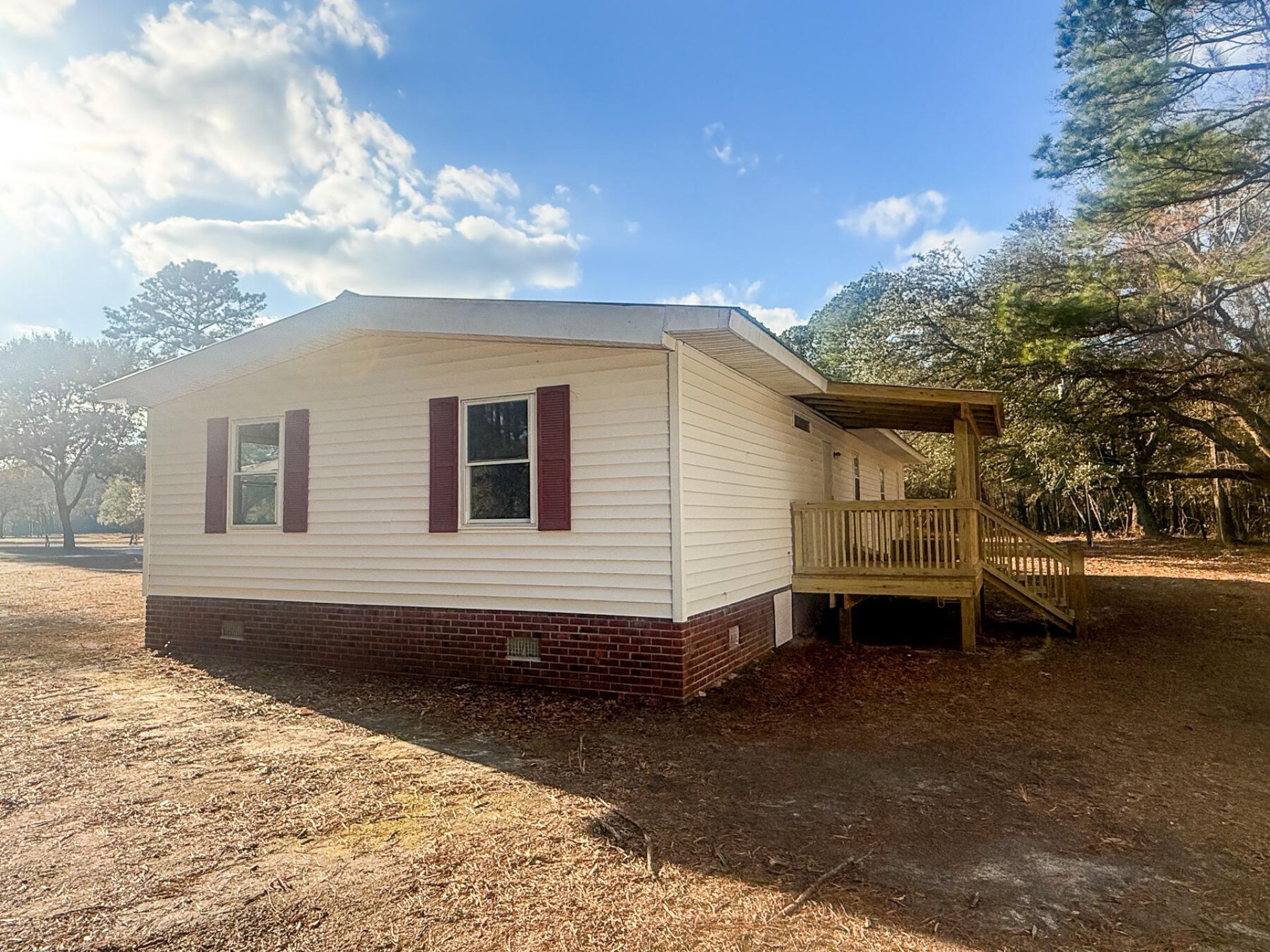 1748 Highway 402 Photo 25