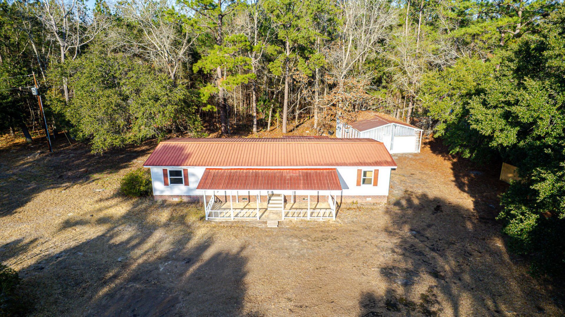 1748 Highway 402 Photo 27