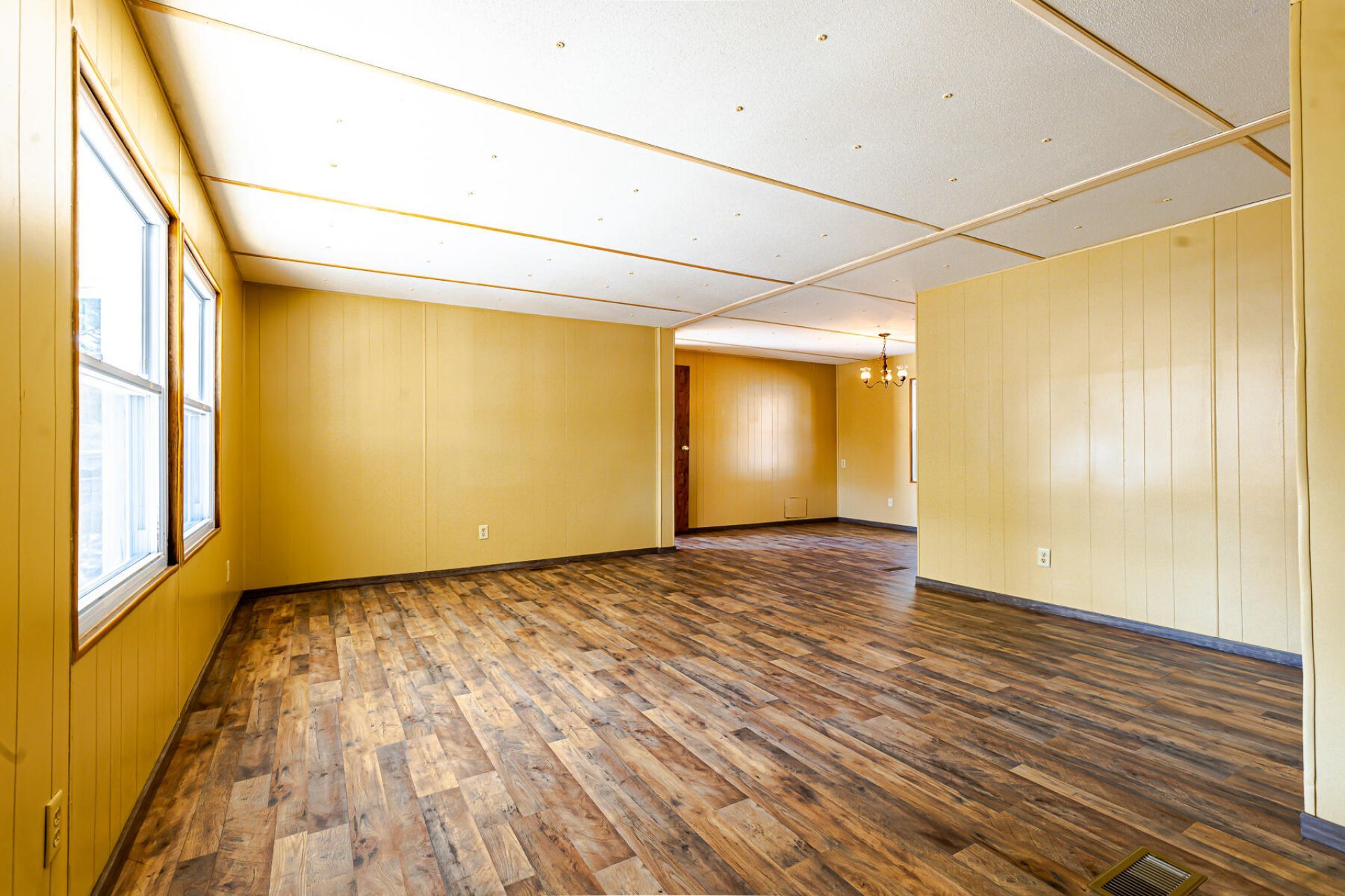 1748 Highway 402 Photo 6