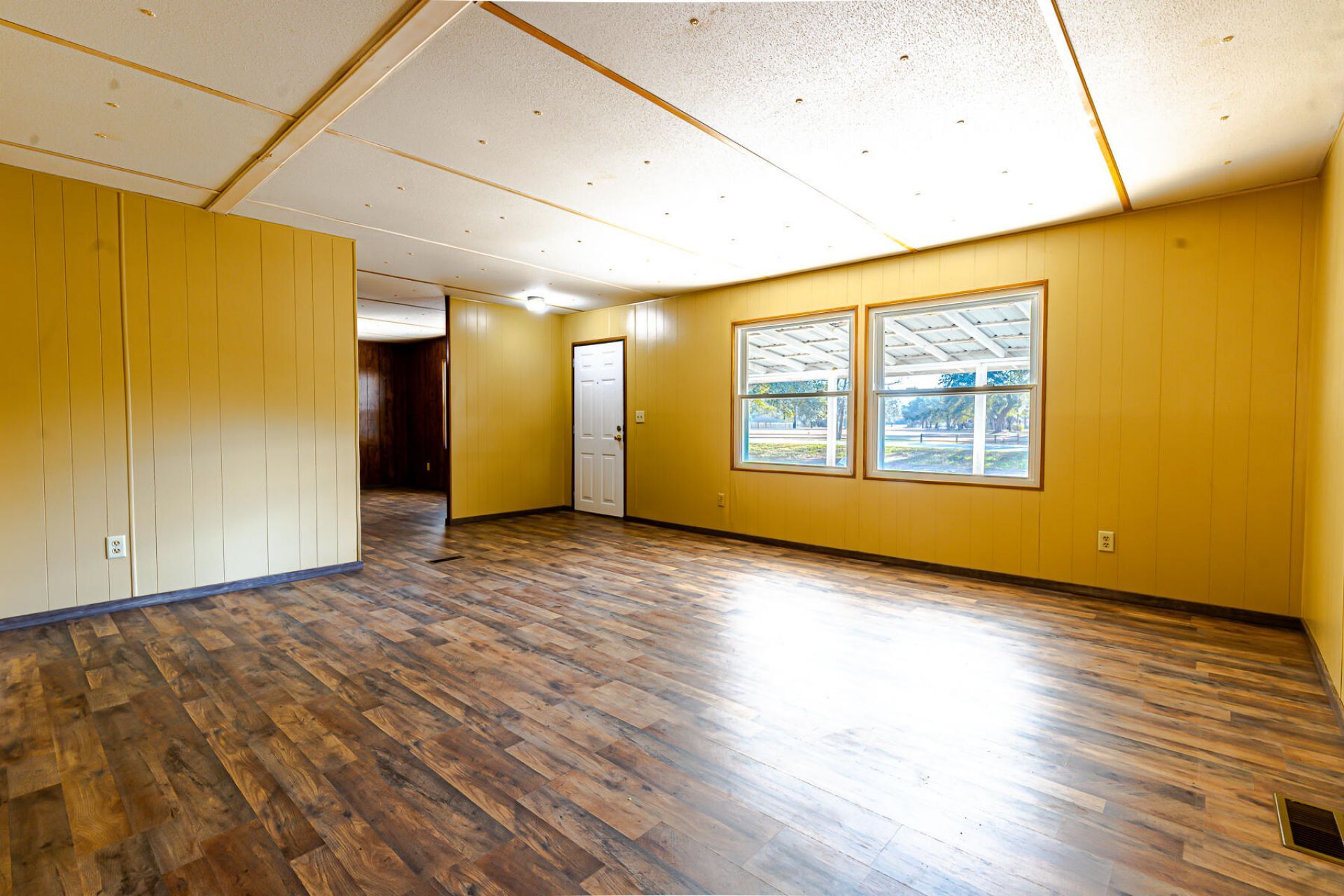 1748 Highway 402 Photo 7