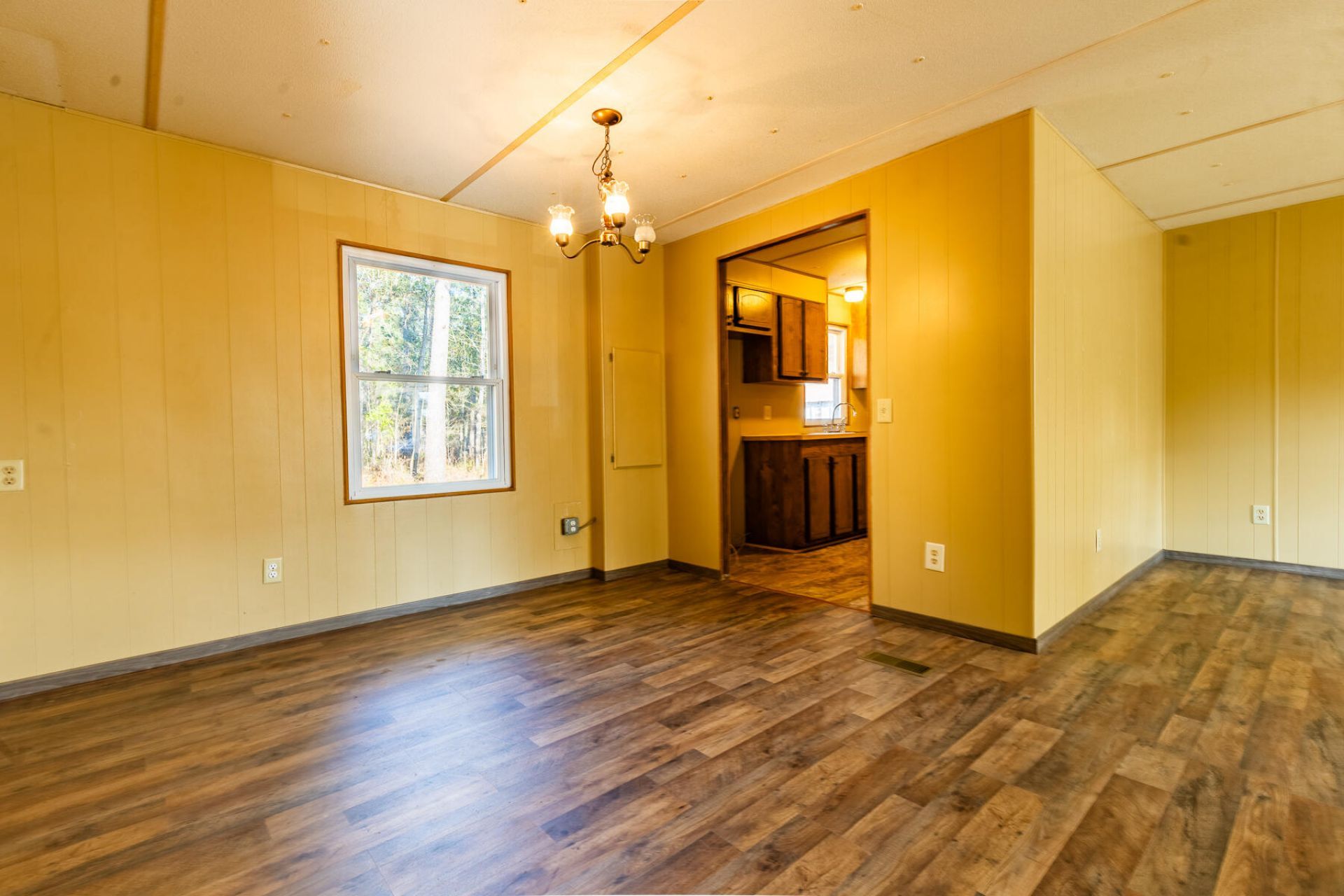 1748 Highway 402 Photo 9