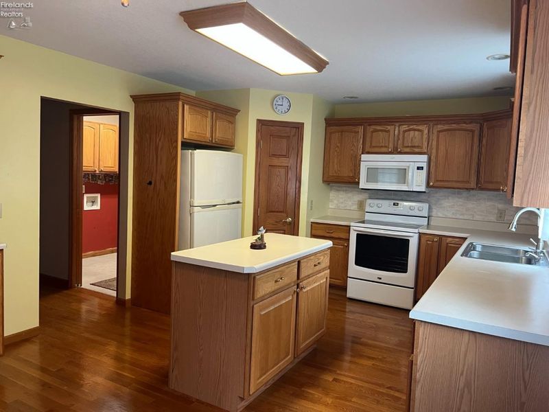 897 Busdeker Lane, Gibsonburg, OH 43431 Photo 14
