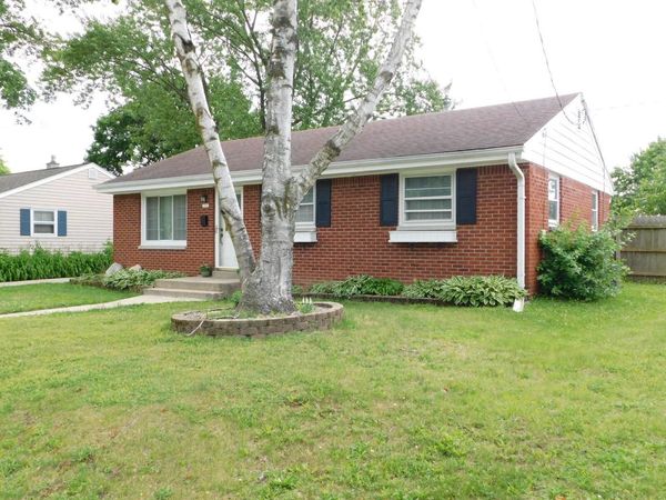 1531 Birch DRIVE, Waukesha, WI 53188