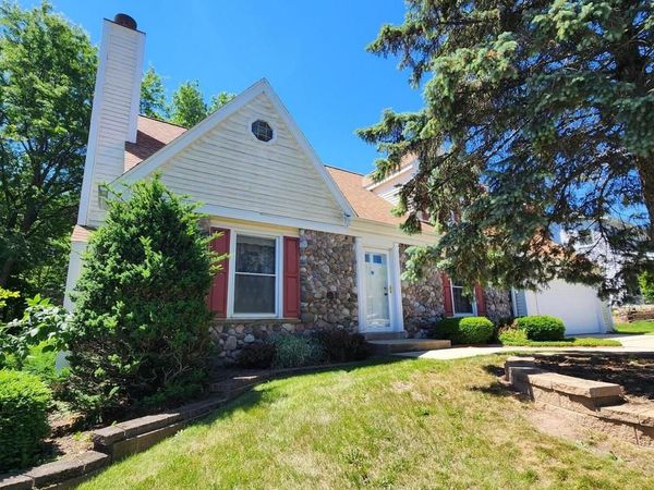 1797 Cypress DRIVE, Grafton, WI 53024