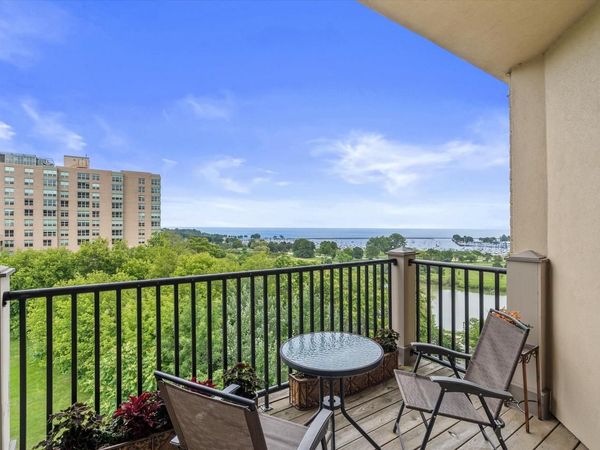 1300 N Prospect AVENUE, Unit 420, Milwaukee, WI 53202