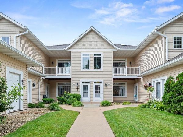 W398N5953 Autumn Woods DRIVE, Oconomowoc, WI 53066