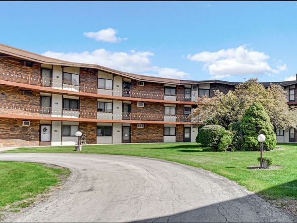 2306 Holiday Terrace , Unit 144, Lansing, IL 60438