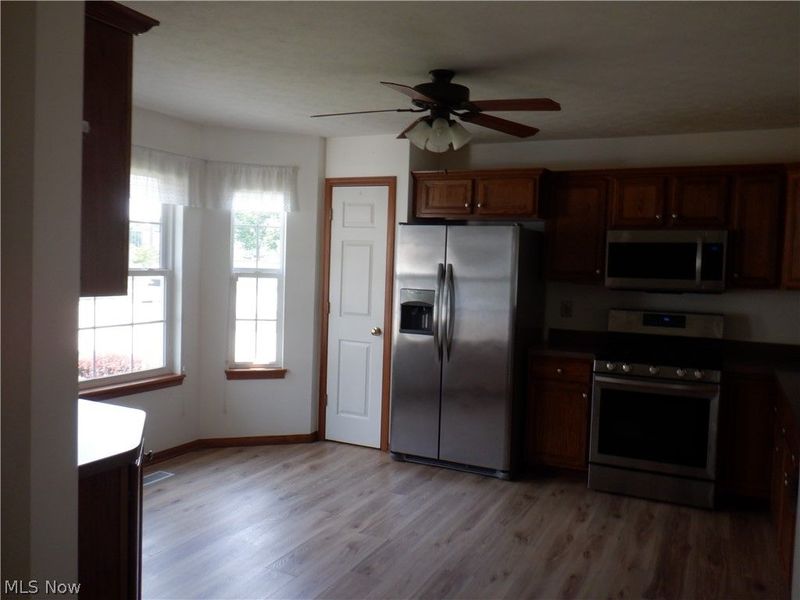17811 Engle Court, Brook Park, OH 44142 Photo 3
