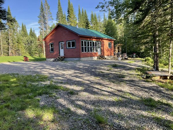 536 Mattakeunk Road , Winn, ME 04495