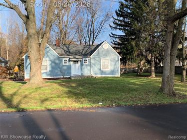 2050 Wycliffe Avenue, West Bloomfield Twp, MI 48323