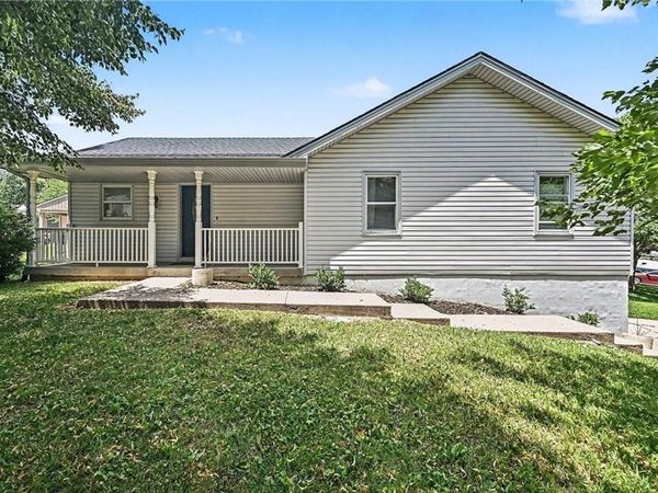 1720 Regency Drive, Kearney, MO 64060