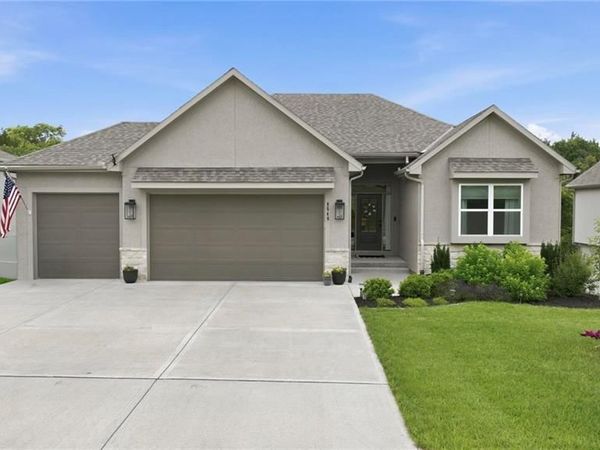 8548 Valley Spring Drive, De Soto, KS 66018