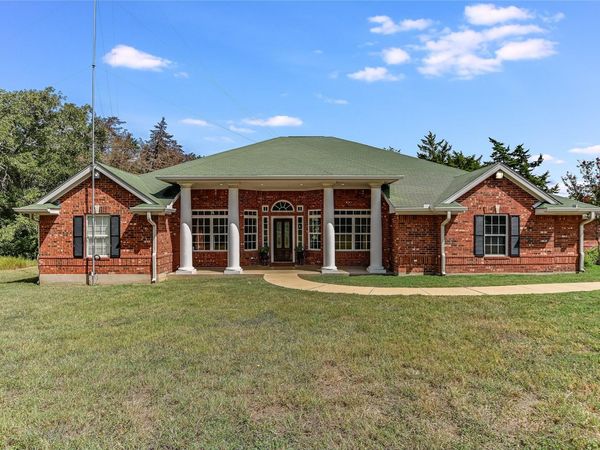 741 Knobbs RD, McDade, TX 78650