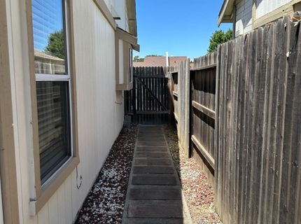410 Cirby Oaks Ct, Roseville, CA 95678 Photo