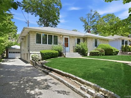 152 Nassau Drive Albertson, NY 11507