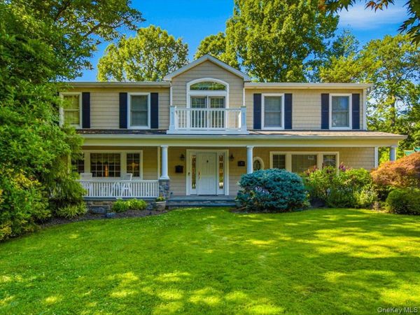 30 Woodland Road , Roslyn, NY 11576