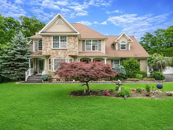 17 Holmes Avenue, Eastport, NY 11941