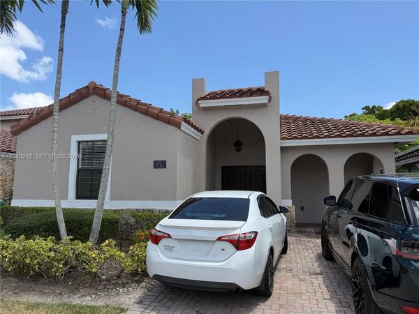 9762 NW 8th Ter , Miami, FL 33172
