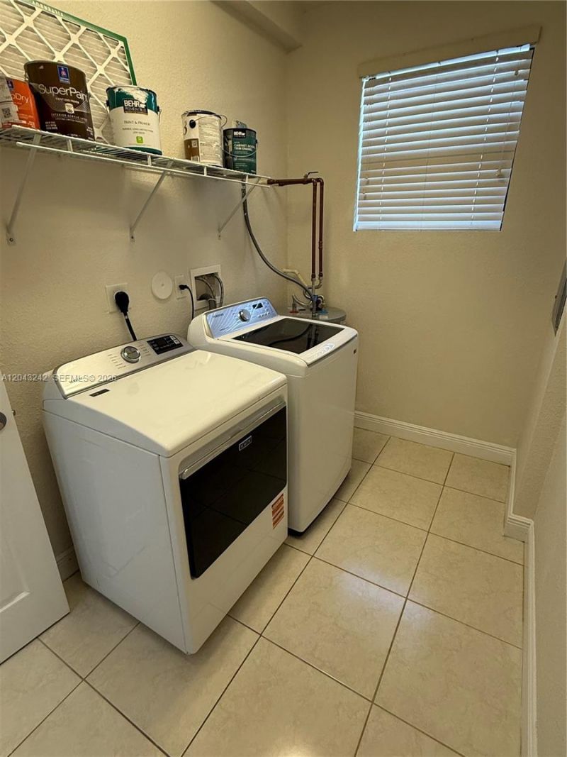 9762 NW 8th Ter , Miami, FL 33172 Photo