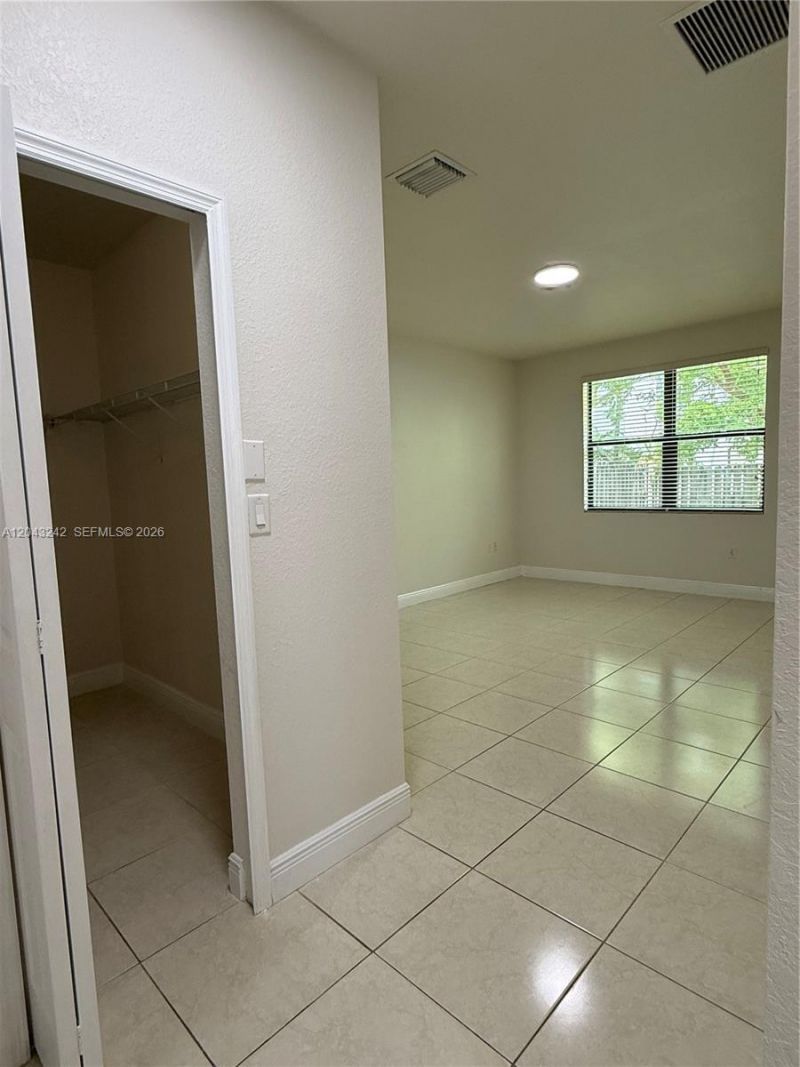 9762 NW 8th Ter , Miami, FL 33172 Photo