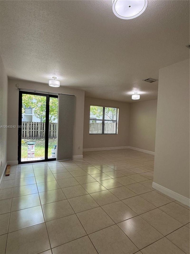 9762 NW 8th Ter , Miami, FL 33172 Photo