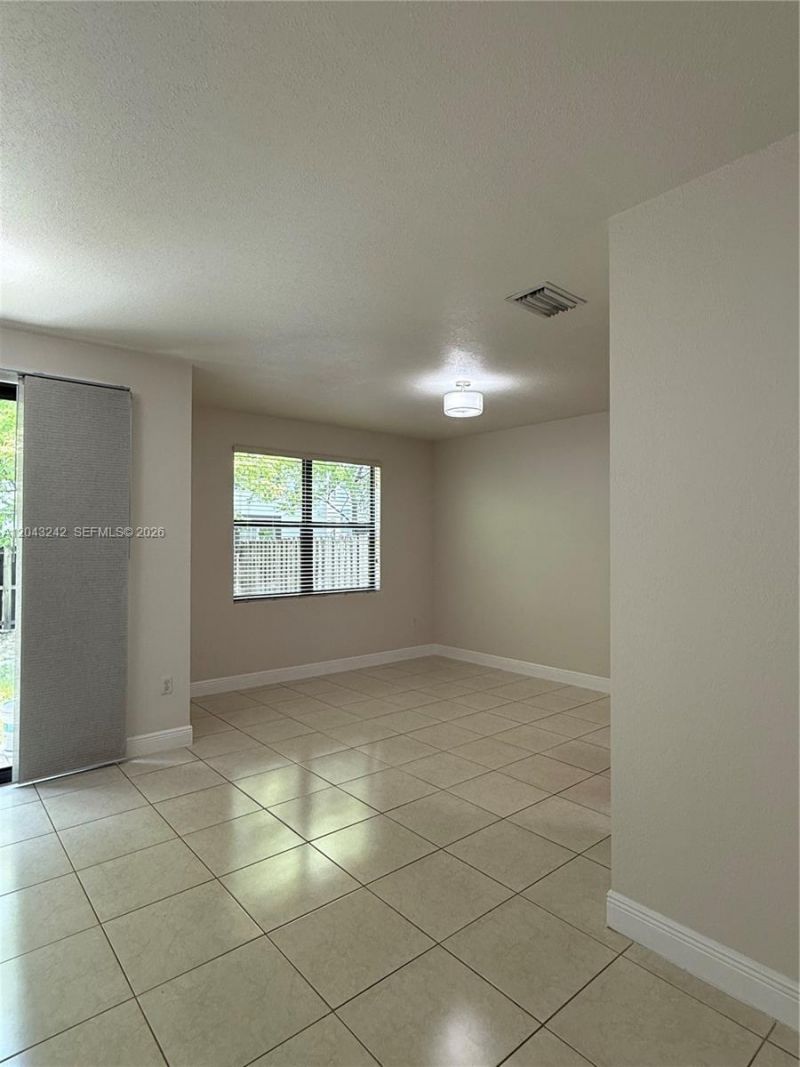 9762 NW 8th Ter , Miami, FL 33172 Photo