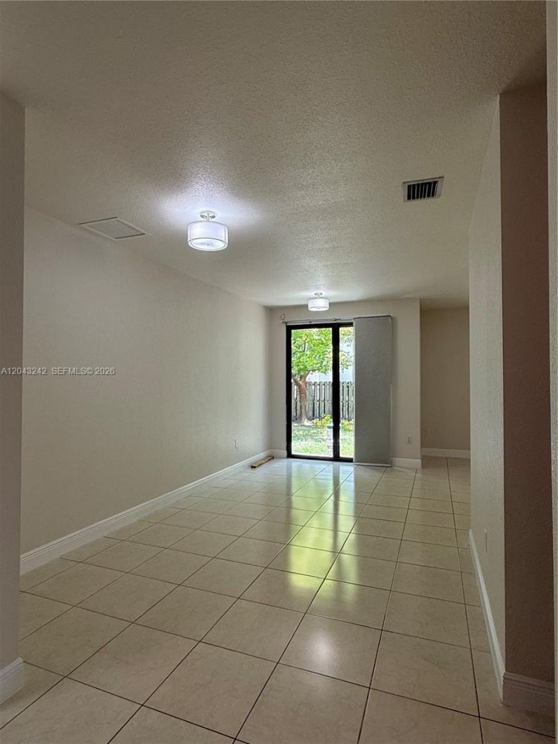 9762 NW 8th Ter , Miami, FL 33172 Photo