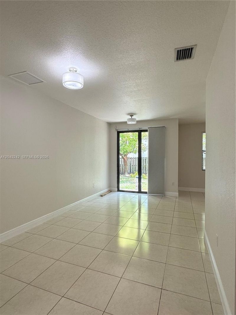 9762 NW 8th Ter , Miami, FL 33172 Photo