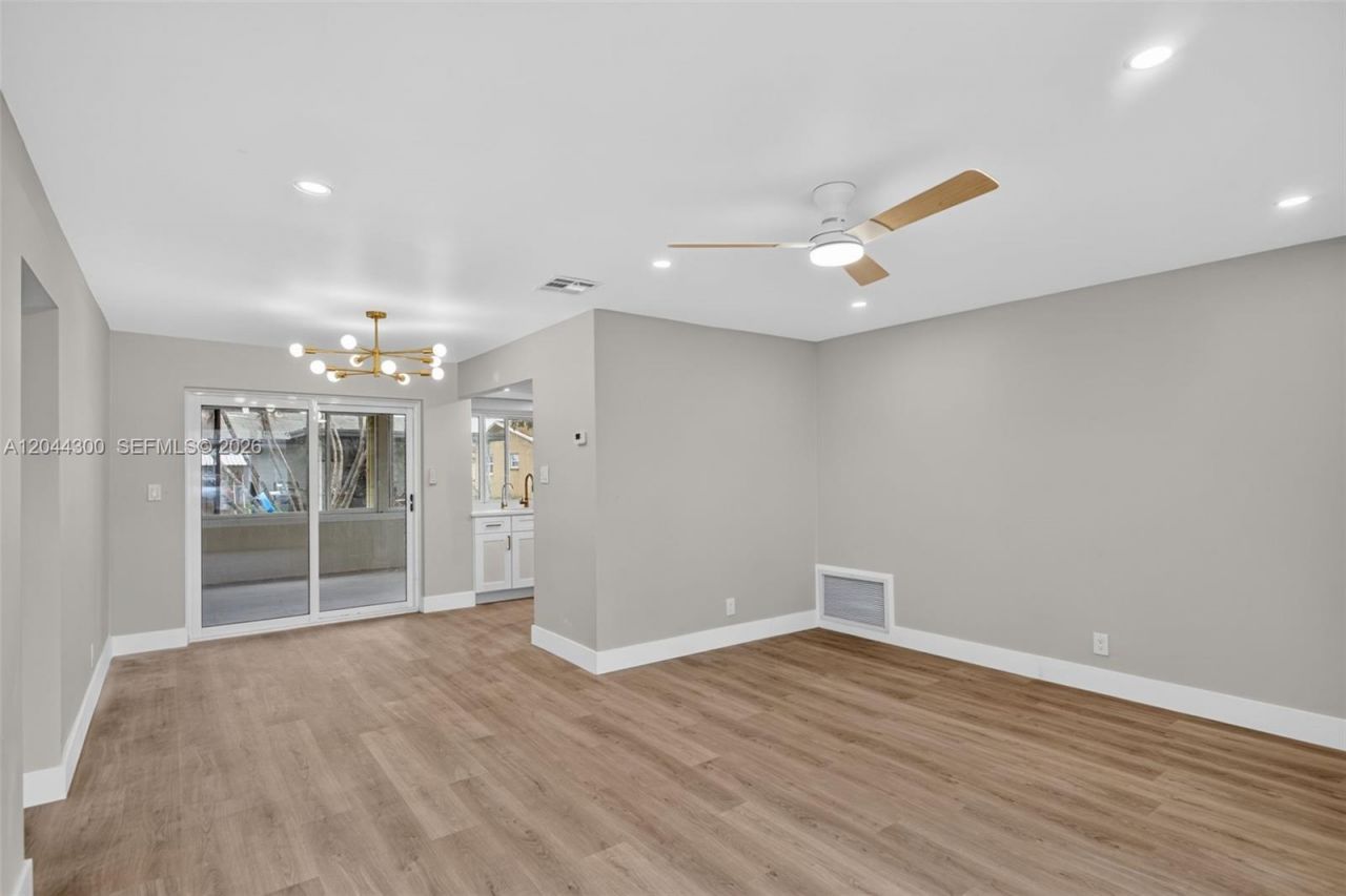 5711 NW 48th Ter , Tamarac, FL 33319 Photo