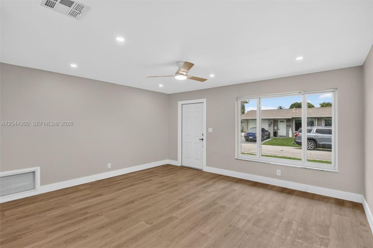 5711 NW 48th Ter , Tamarac, FL 33319 Photo