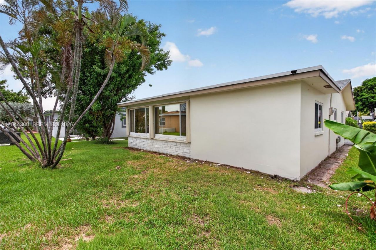 5711 NW 48th Ter , Tamarac, FL 33319 Photo