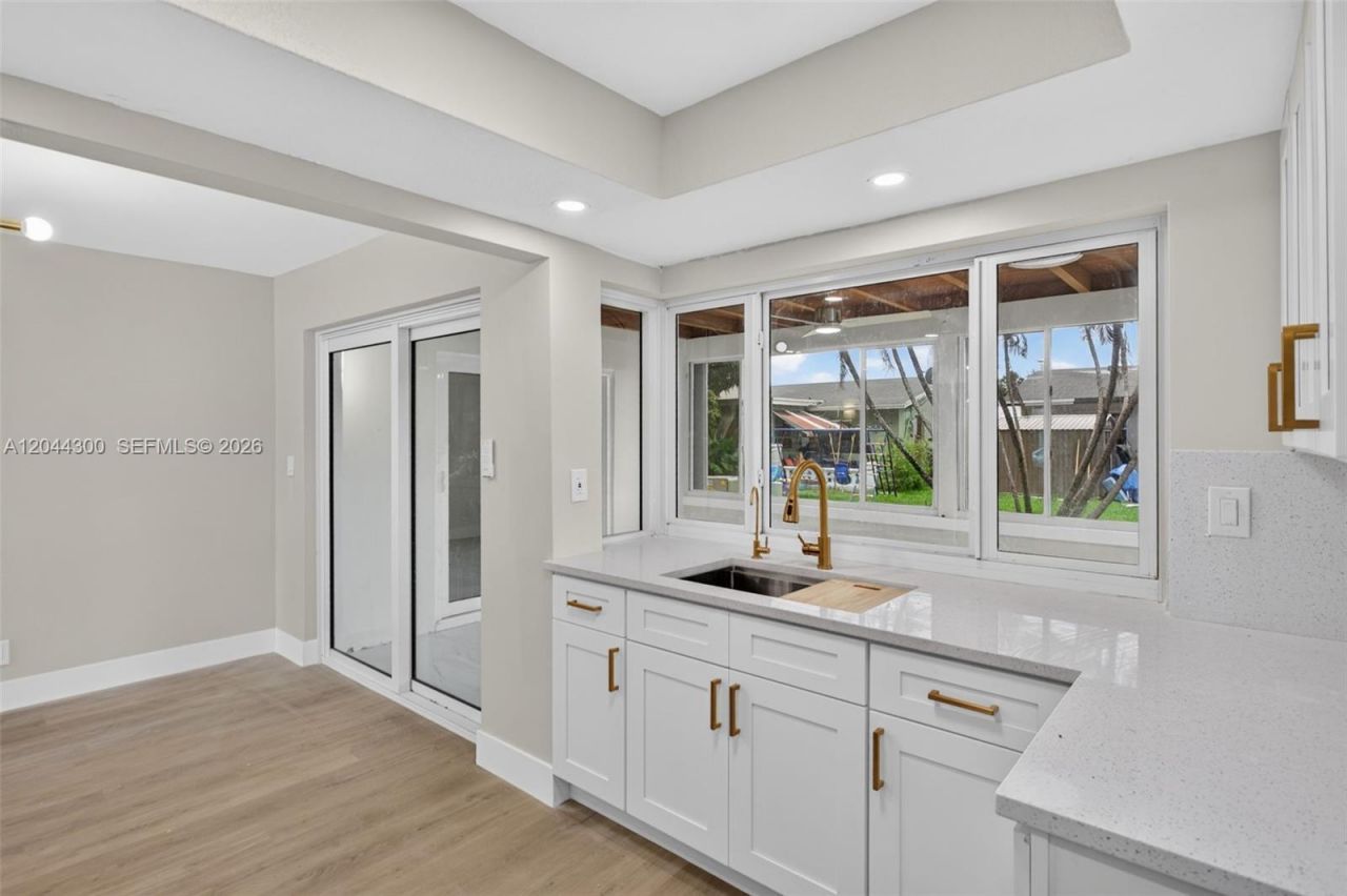 5711 NW 48th Ter , Tamarac, FL 33319 Photo