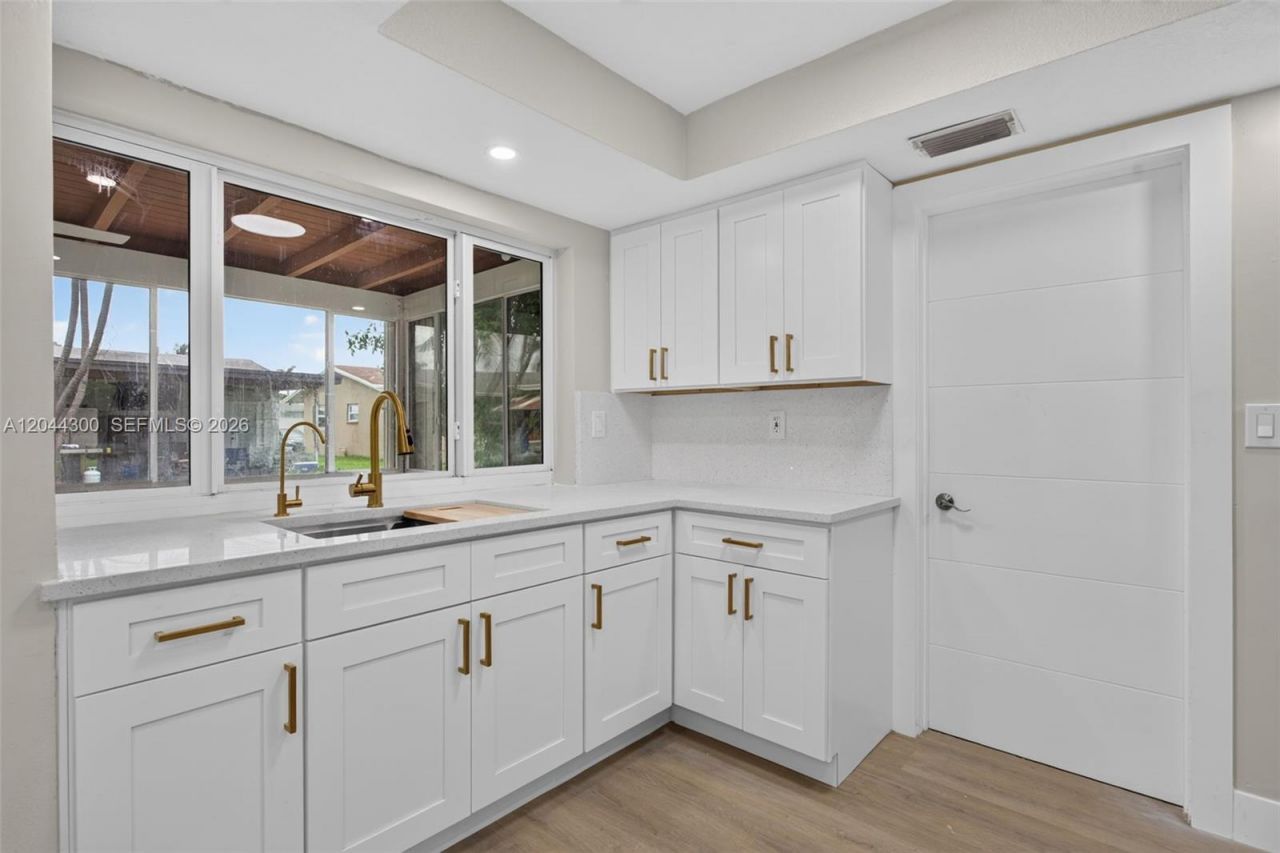 5711 NW 48th Ter , Tamarac, FL 33319 Photo