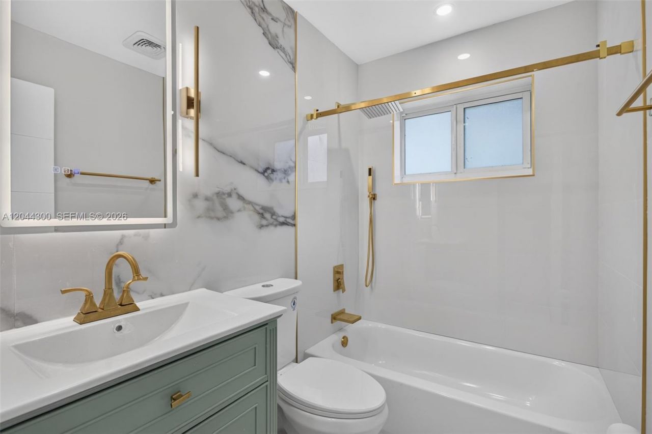 5711 NW 48th Ter , Tamarac, FL 33319 Photo