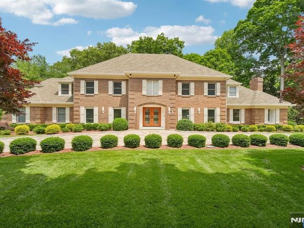 807 Sussex Road, FRANKLIN LAKES, NJ 07417