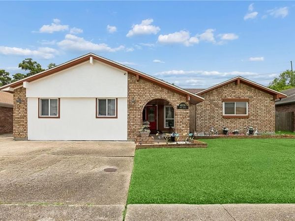 4036 POST Drive , Harvey, LA 70058