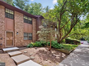 2006 HEADLANDS CIRCLE, RESTON, VA 20191
