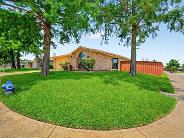 9339 CRIMNSON Court, Dallas, TX 75217