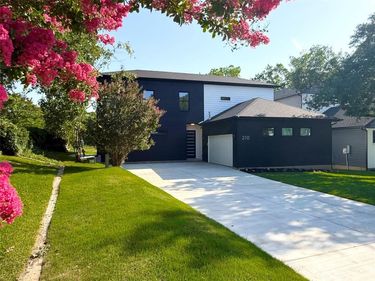 210 Silverleaf Drive, Fort Worth, TX 76112
