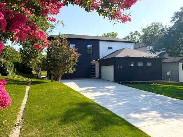 210 Silverleaf Drive, Fort Worth, TX 76112