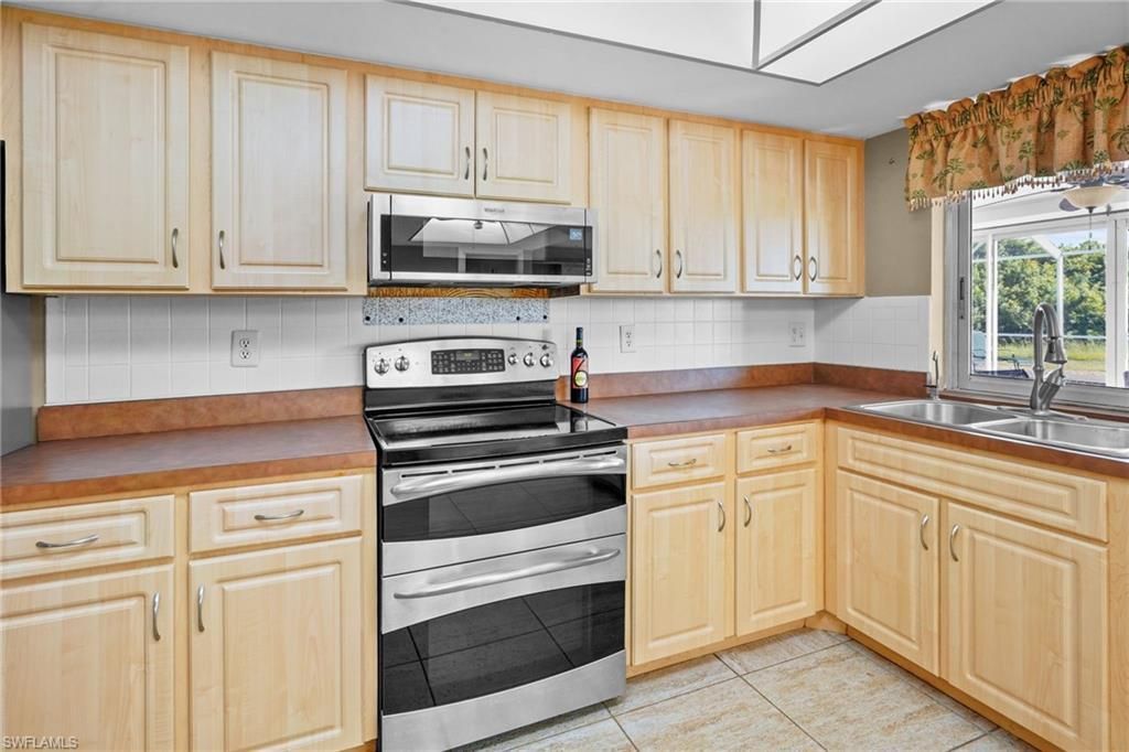 711 Mirror Lakes Dr , Lehigh Acres, FL 33974 Photo